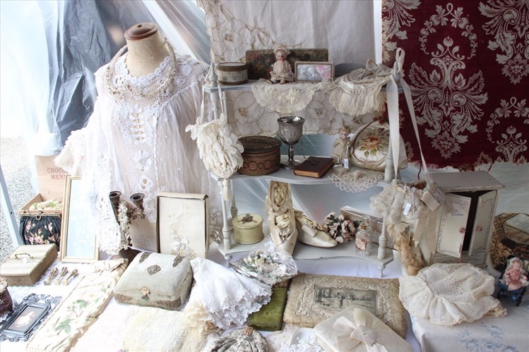 代官山T-SITEにて「代官山 蚤の市」フランスのアンティーク雑貨や古着