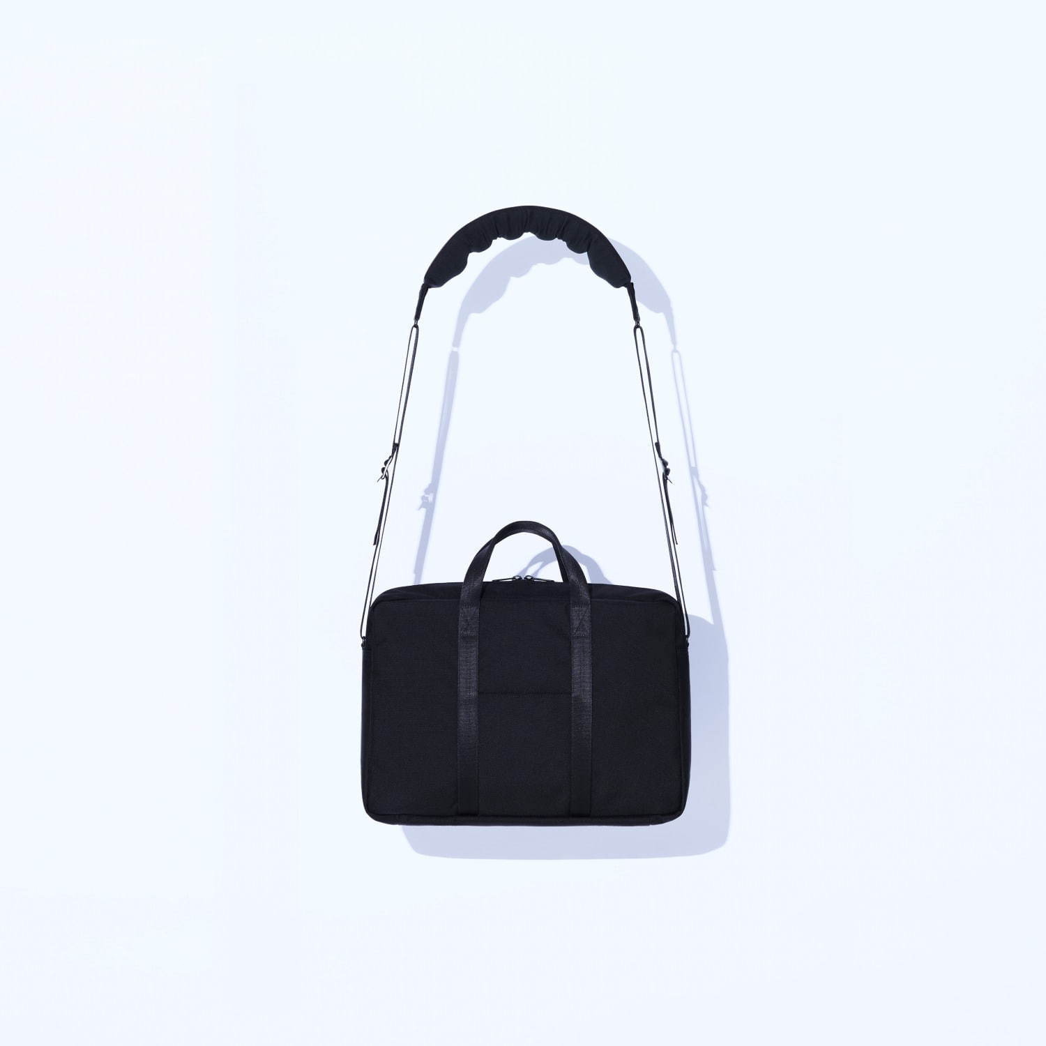 コム デ ギャルソン・オム ドゥ×ポータークラシック、ストラップに