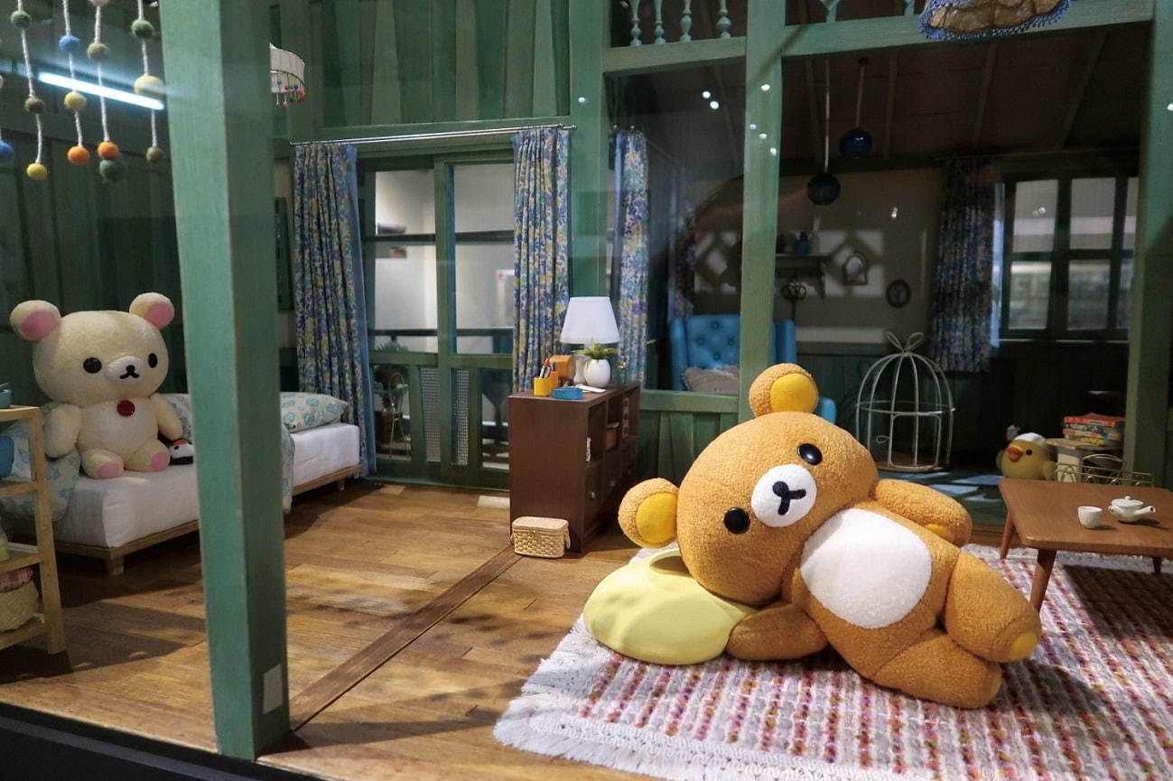 リラックマとカオルさん展」西武池袋で、カオルさんのアパートを再現