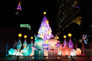 新宿サザンテラス×リトルツインスターズ、キキ＆ララカラーのライト