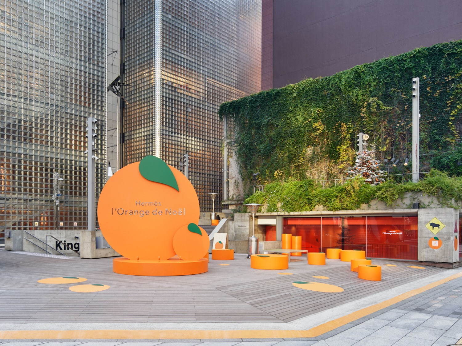 エルメス、“オレンジ”が主役のクリスマス限定イベントを銀座ソニー