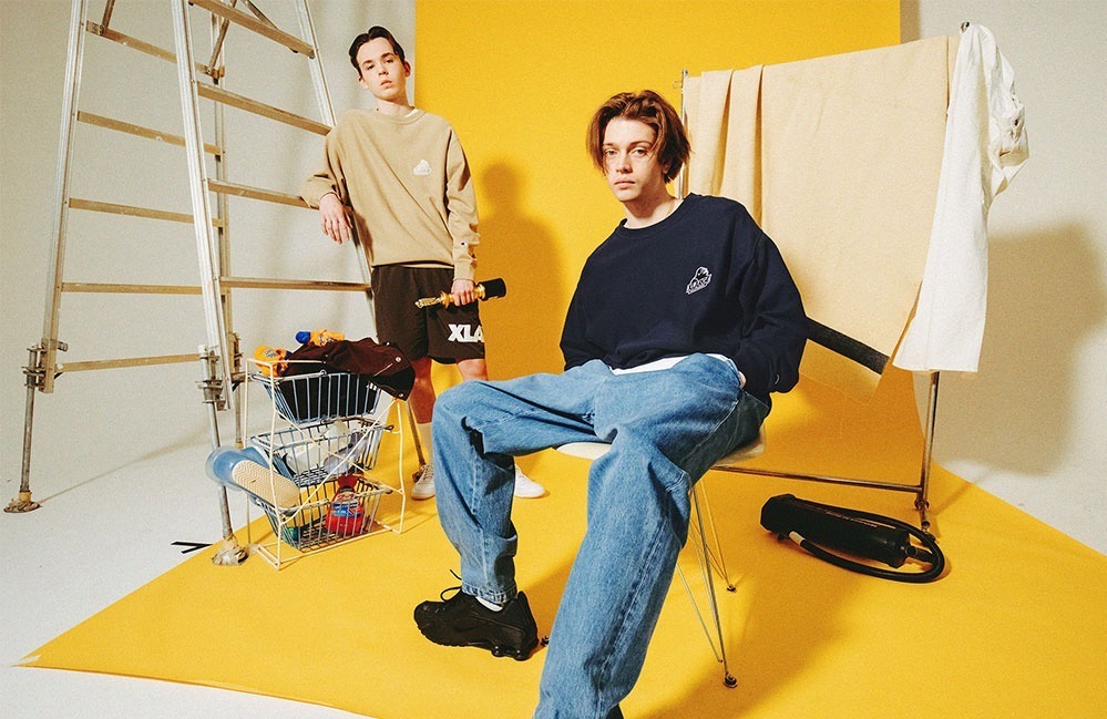 エクストララージ×チャンピオンのスウェット、軽めの「リバース