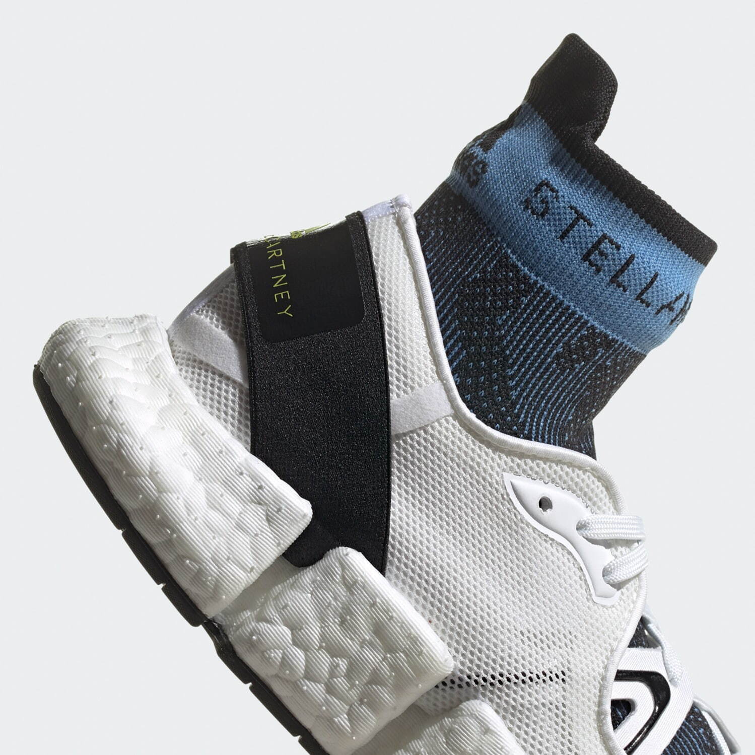 アディダス バイ ステラ・マッカートニー新作“水陸両用”3WAYスニーカー