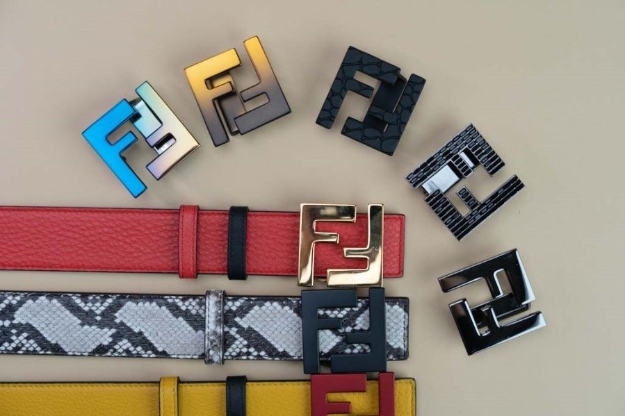Fendi ネイビー レザーベルト Fロゴバックル モンスターアイズ Fendi