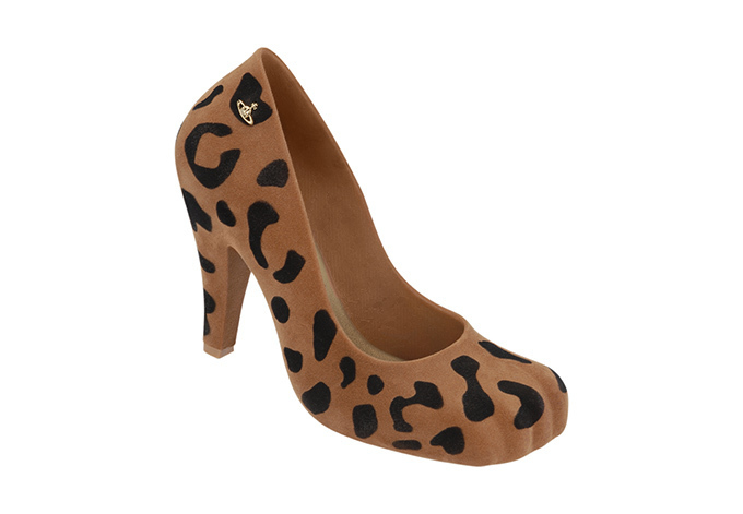 ヴィヴィアン・ウエストウッド×メリッサ、新作シューズはメタル