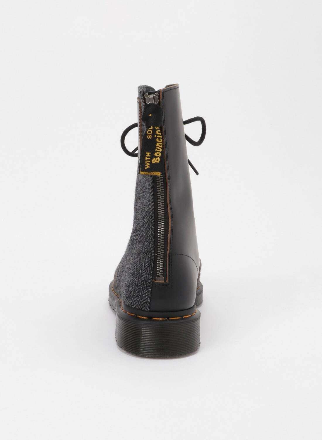 Y's×ドクターマーチン、ツイード素材の新作10ホールブーツ