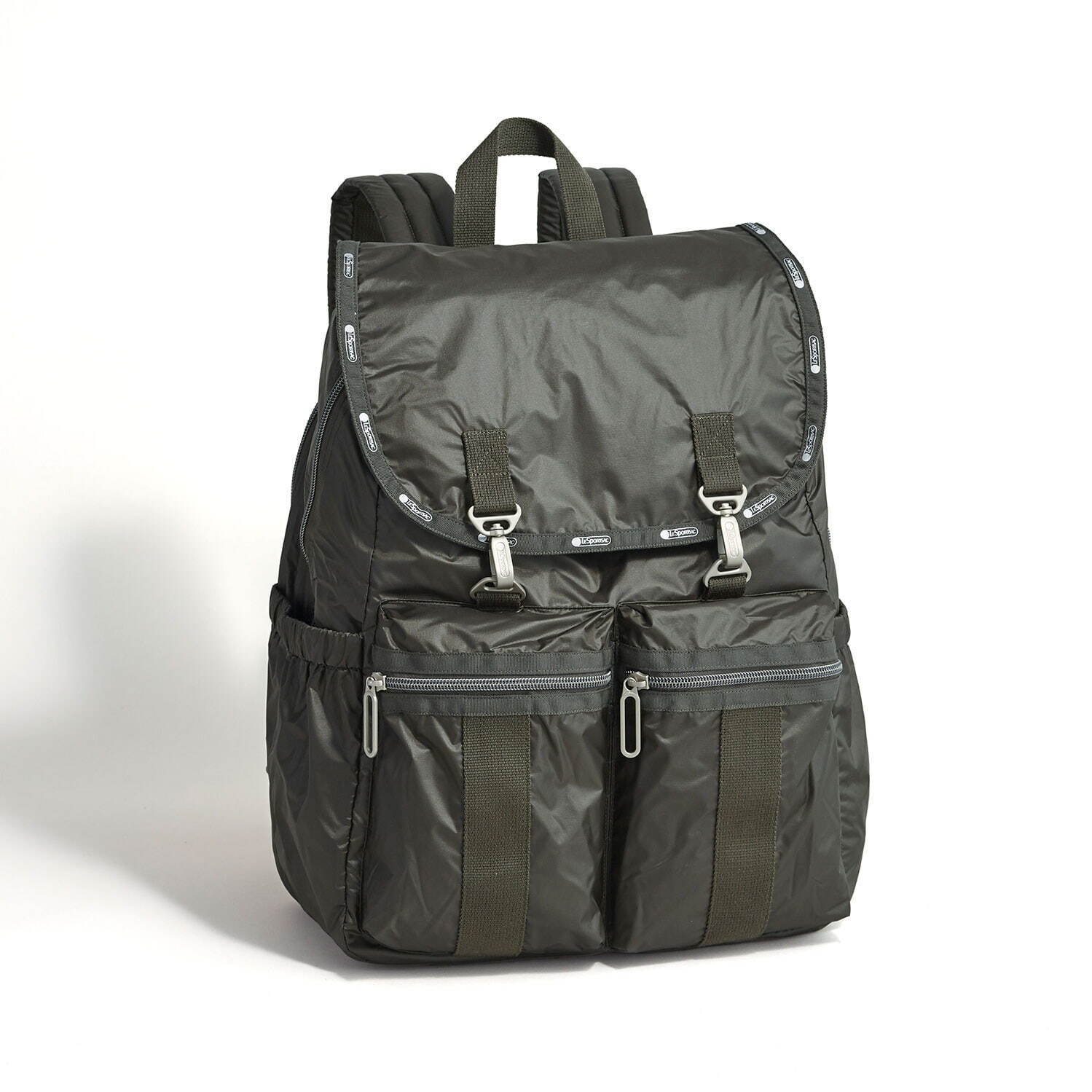 レスポートサック“超軽量”「エッセンシャル」シリーズ、スタイリスト