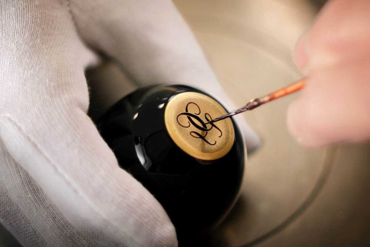 ゲラン“最高峰を超えた”新美容液「オーキデ アンペリアル ブラック