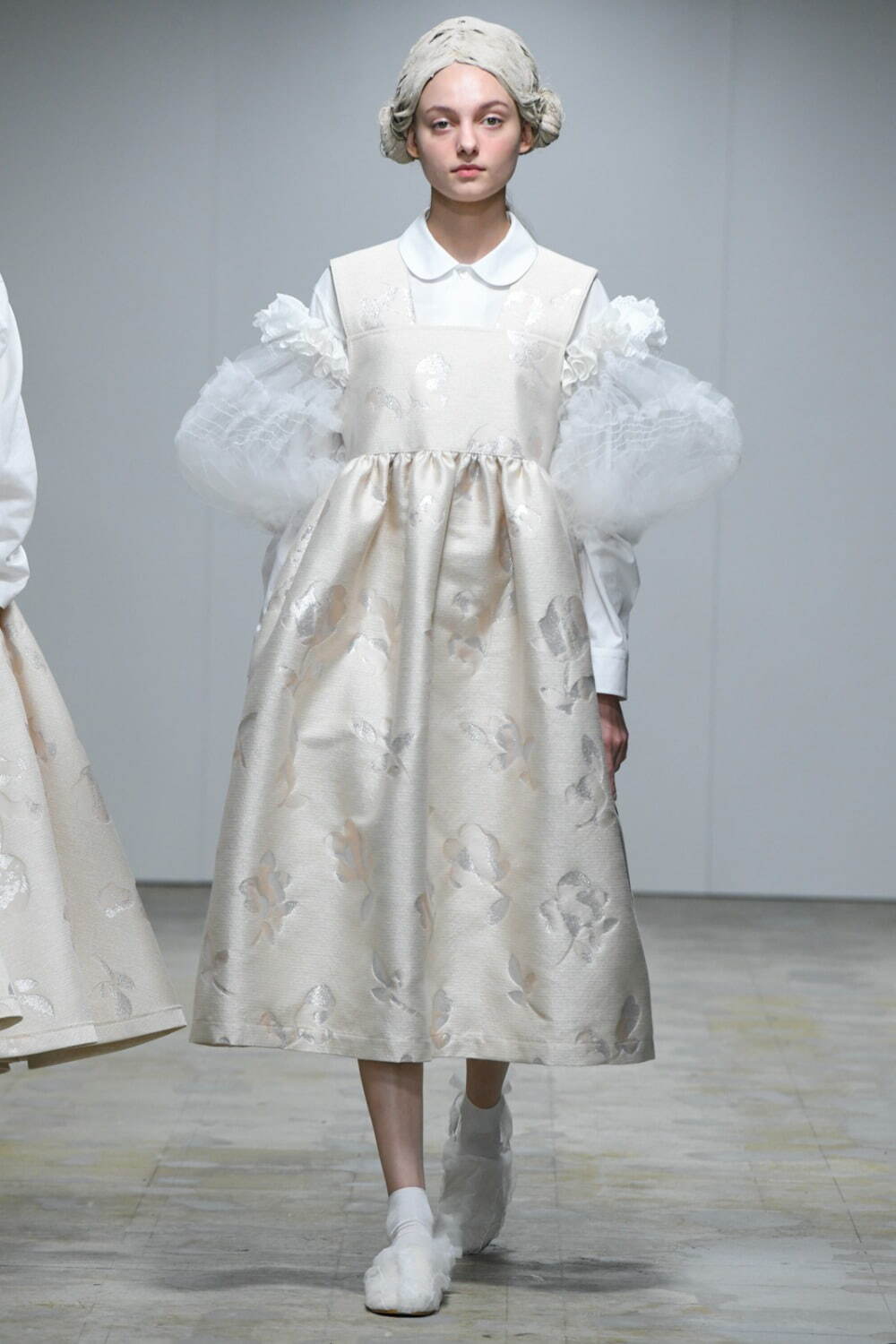 タオ 2022年春夏コレクション - 白に咲く繊細な花々 - ファッションプレス