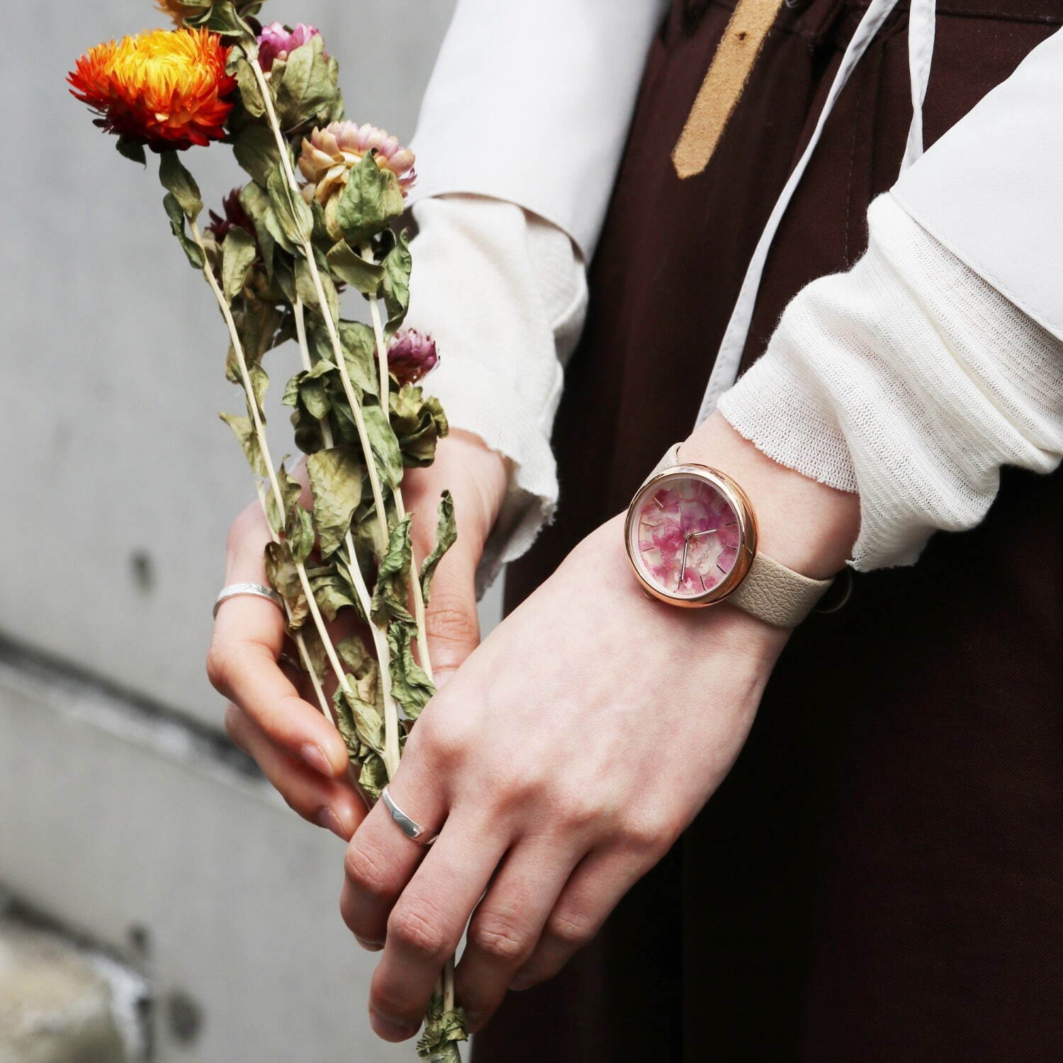 本物の花びらを文字板に「スピカ」限定腕時計がチックタック名古屋