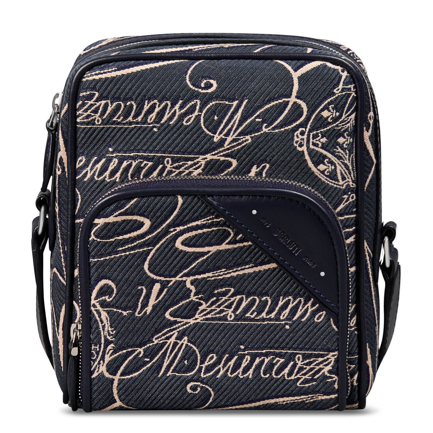 ベルルッティの新作バッグ - カリグラフィーを表現したキャンバス素材