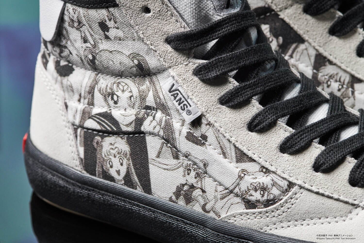 VANS×美少女戦士セーラームーン」モノクログラフィックのスニーカー