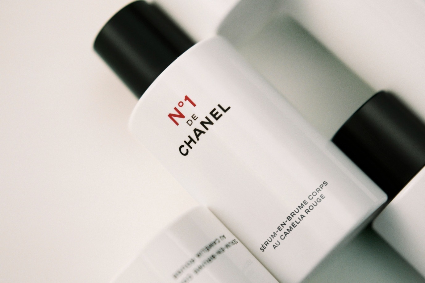 シャネルアイコンフレグランス「N°5 ロー」の新ボディ ケア、ボディ