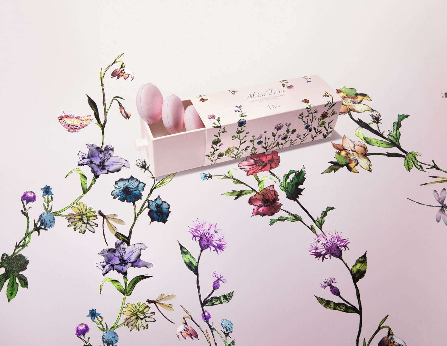 ミス ディオール」“花々が咲く”バスアイテム＆キャンドル、ジャカード