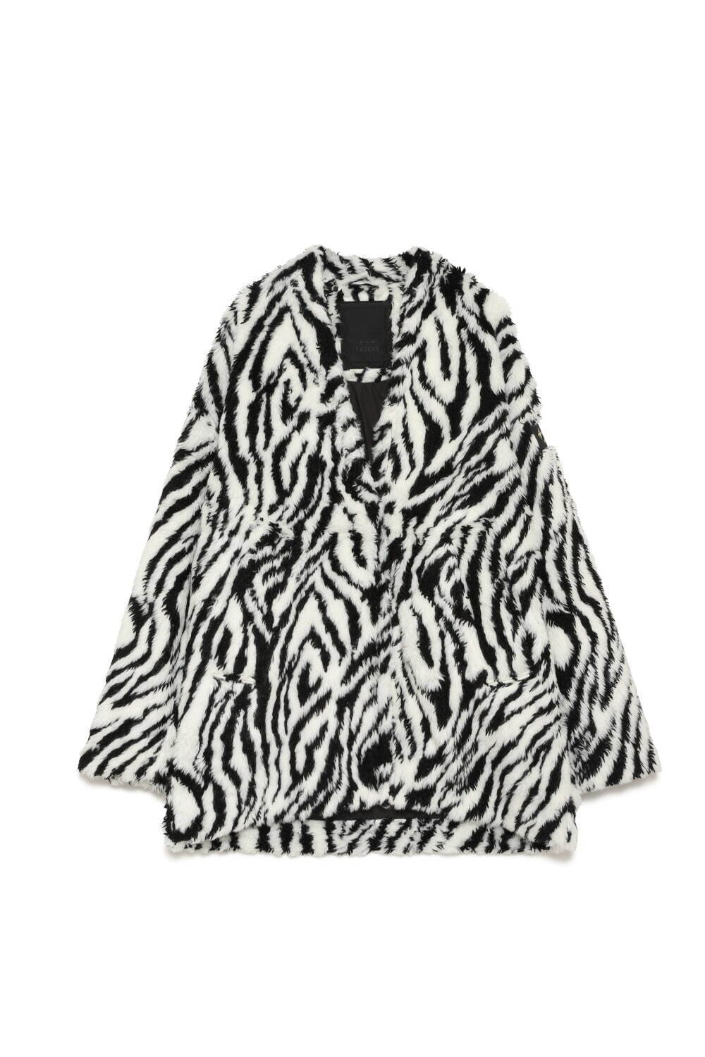 タトラス新作ボアジャケット、“ふわふわ肌触り”のバンダナ柄ブルゾン