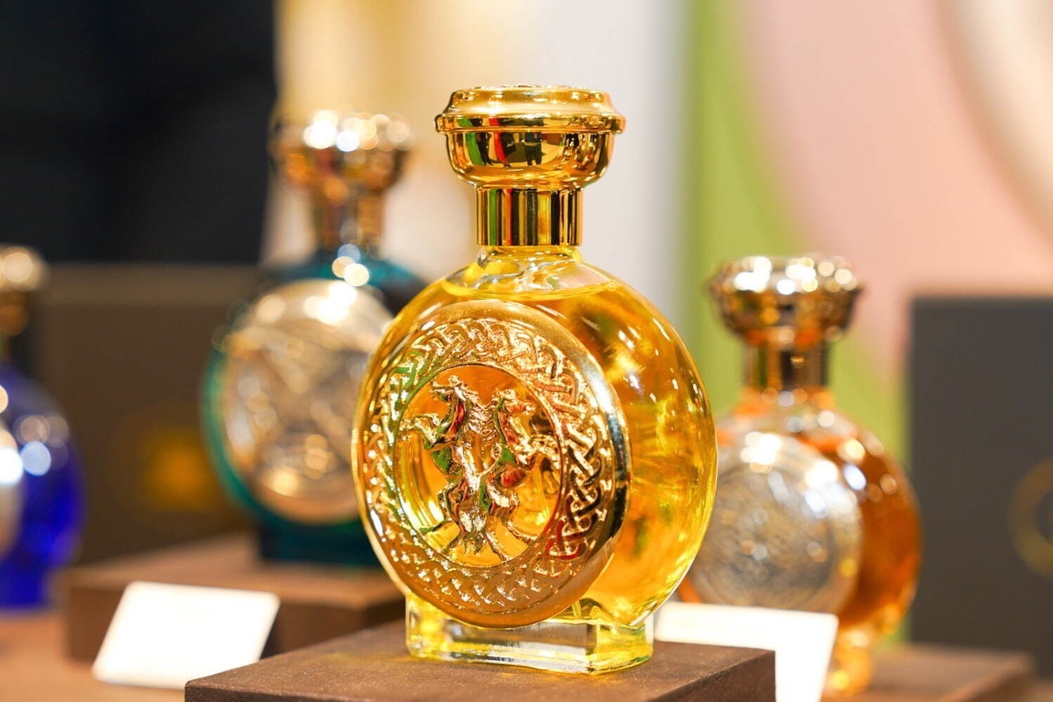 コスチューム ナショナルから香水「サイバーガーデン」日本初登場