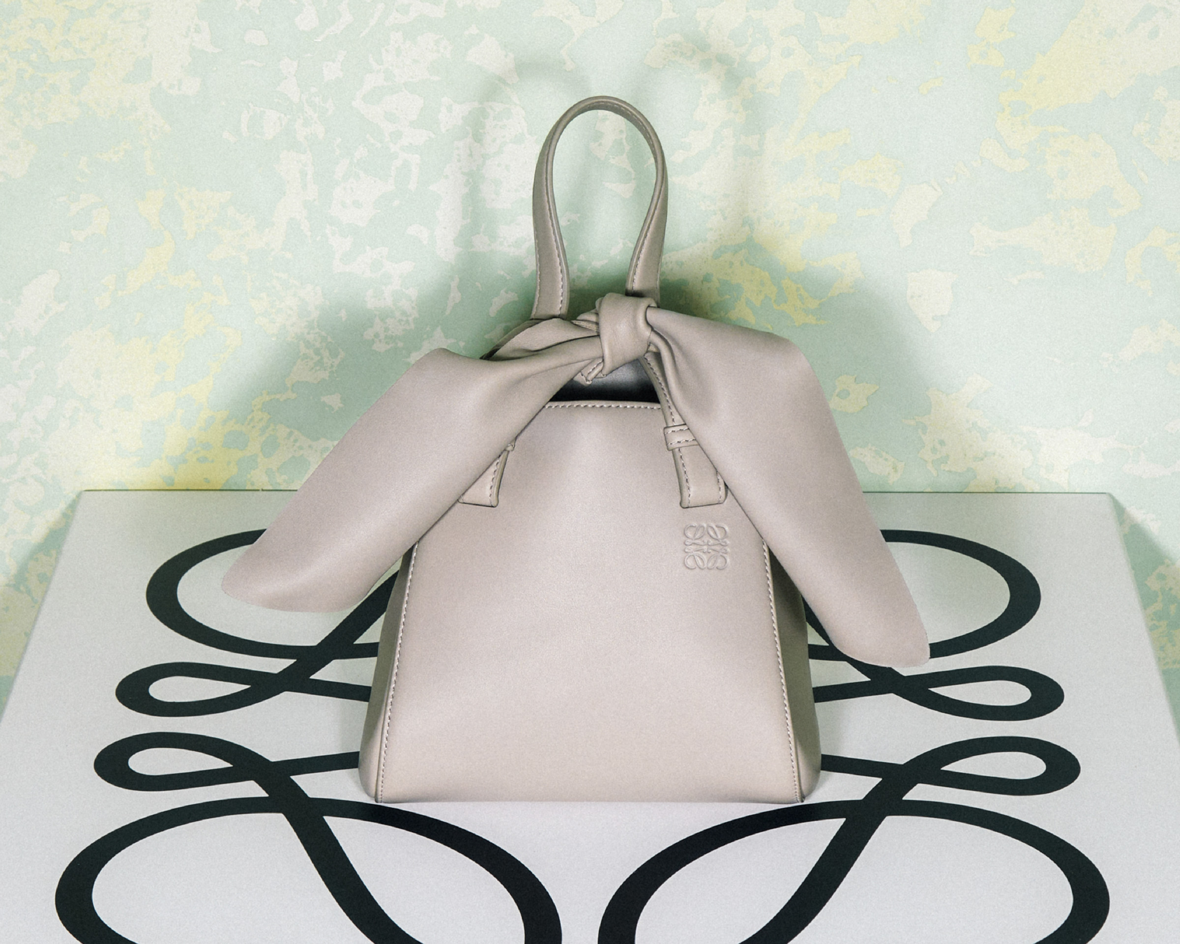 エルメス」のローズイケバナから日本人デザイナーのデザインボトルが登場