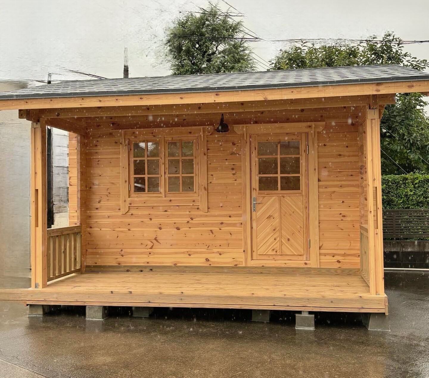 藤沢市 Y様邸 ミニログハウス「ロマーニ」無垢ログ角50㎜ ｜ ログ