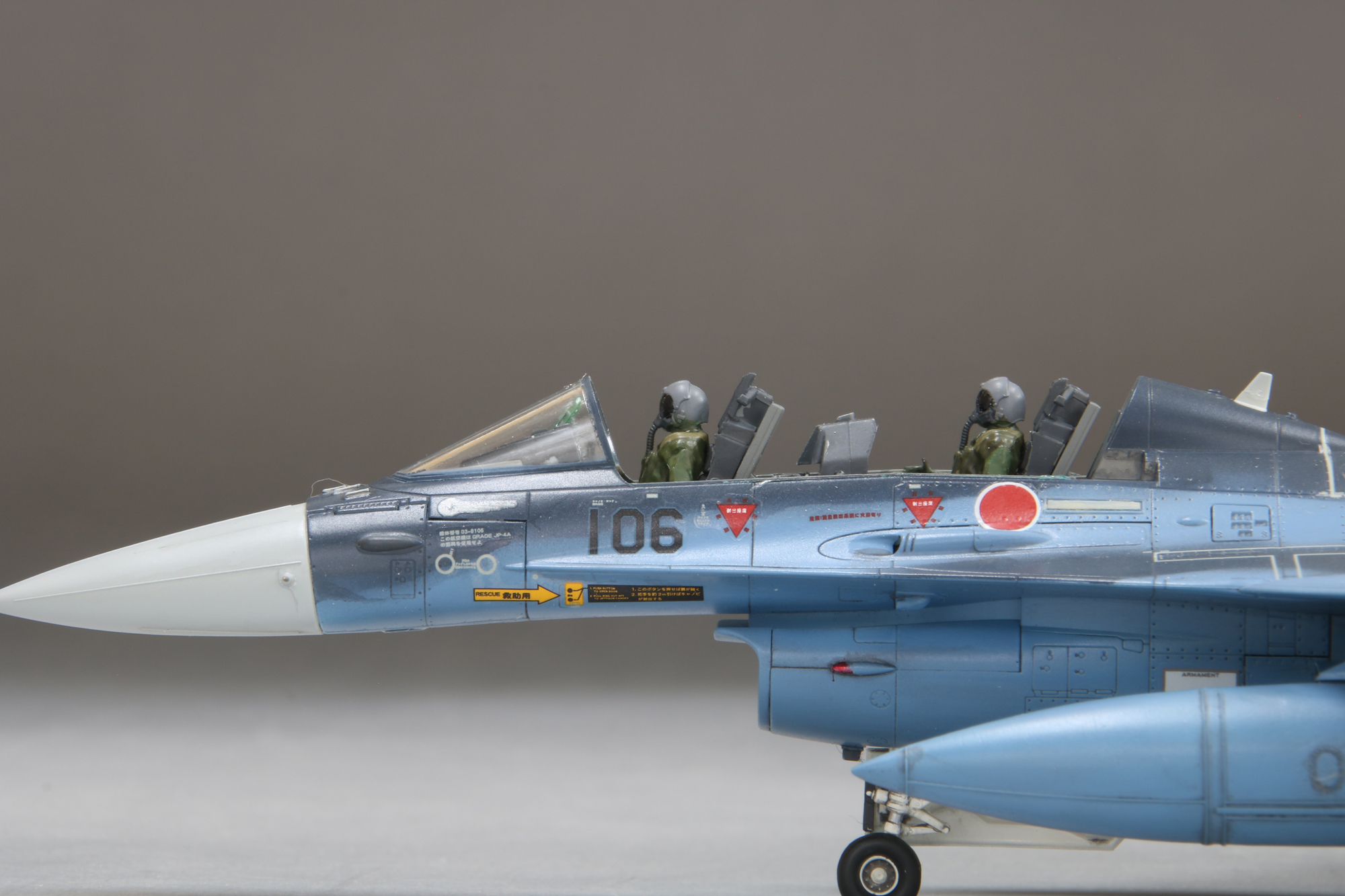 1/72航空自衛隊F-2B(w/ パイロット)_ファインモールド