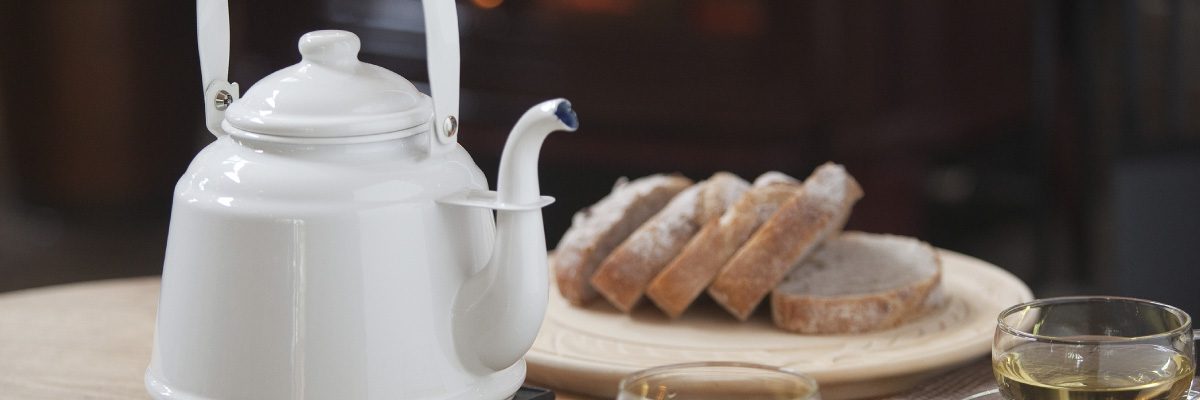 レトロホーローケトル｜製品を見る｜薪⽕の総合商社 ファイヤーサイド