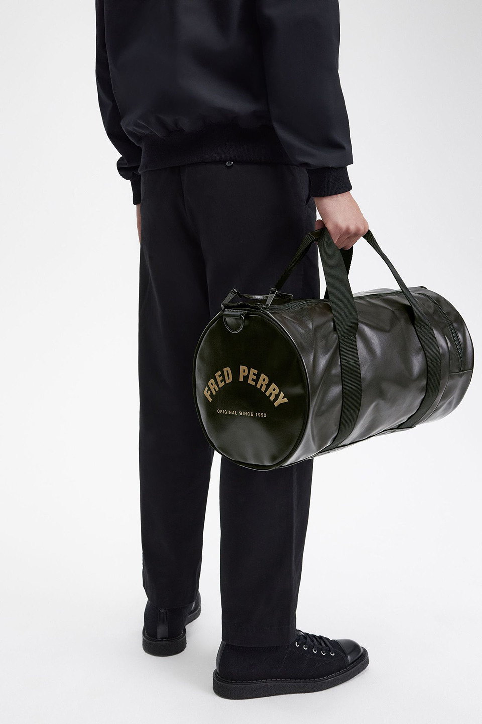 Tonal Classic Barrel Bag(1SZ 774：BLACK / GOLD): | FRED PERRY