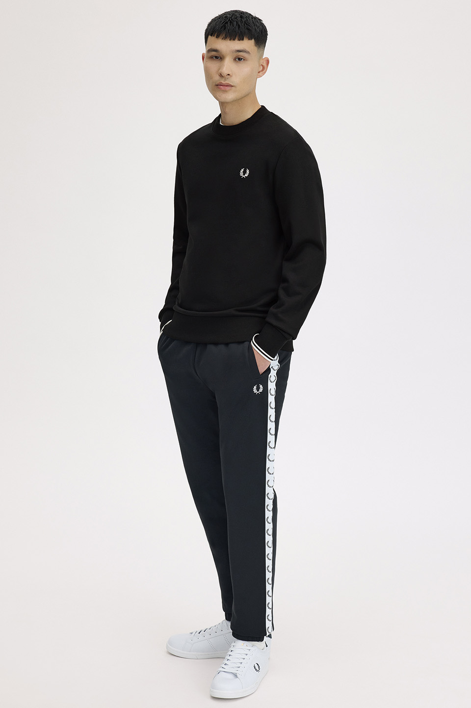 Crew Neck Sweatshirt(S 184：BLACK): | FRED PERRY JAPAN | フレッド