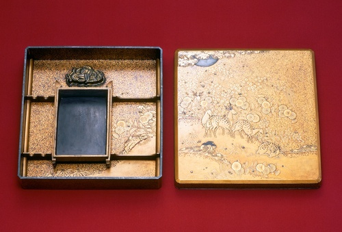 重要美術品］鹿秋草蒔絵硯箱 | 五十嵐派 | 収蔵品詳細 | 作品を知る