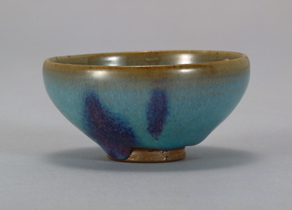 澱青釉紫紅斑杯 | 鈞窯 | 収蔵品詳細 | 作品を知る | 東京富士美術館