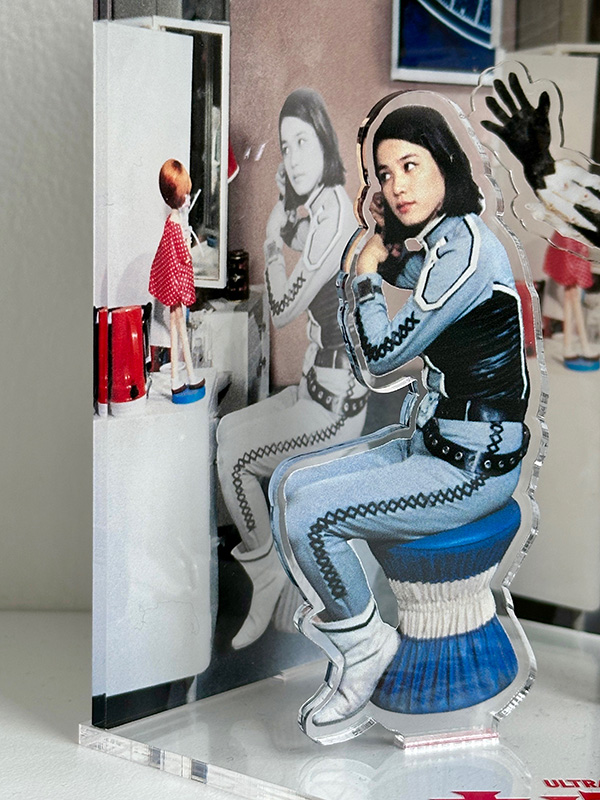 直筆サイン入り】ウルトラ警備隊・友里アンヌ隊員×台座付きアクリル