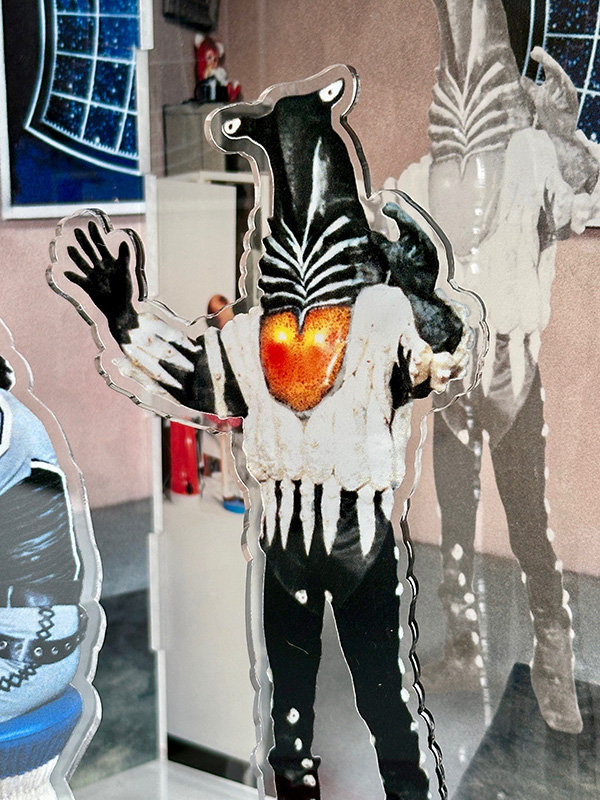 直筆サイン入り】ウルトラ警備隊・友里アンヌ隊員×台座付きアクリル