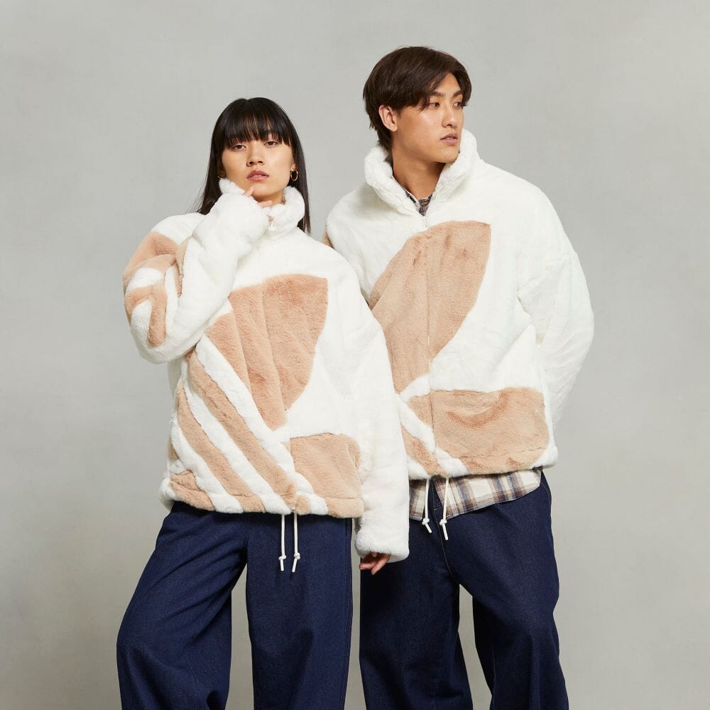 トレフォイルを配置した「ファートラックジャケット」がアディダス