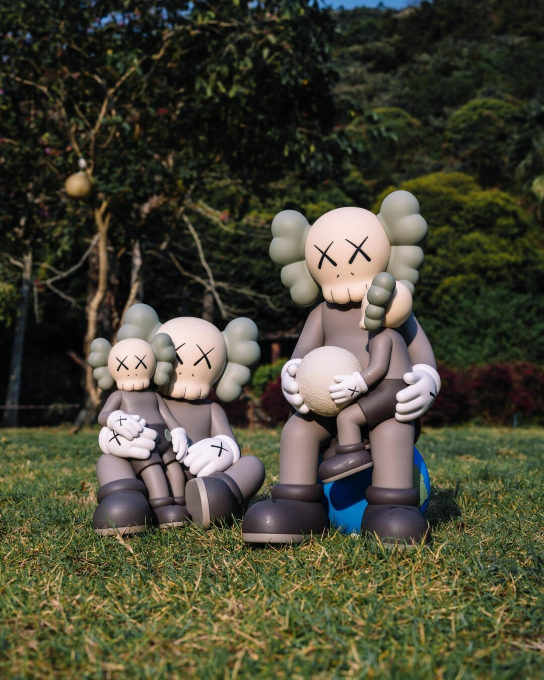 KAWS:HOLIDAY THAILAND limited editionが海外 2025年 5/12 & 5/13