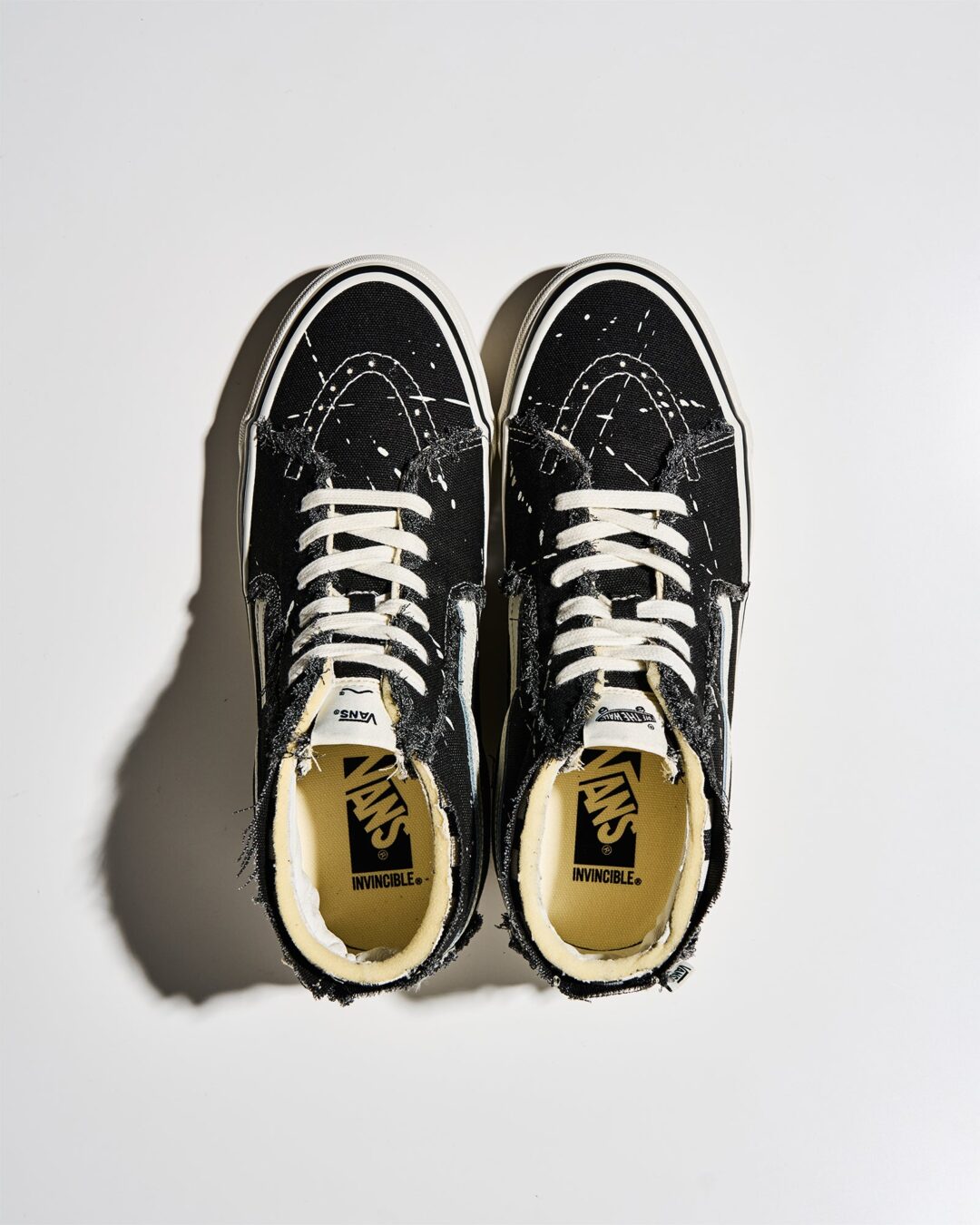 2025年 12/4 発売】INVINCIBLE x VANS “Off The Rhyme” OLD SKOOL