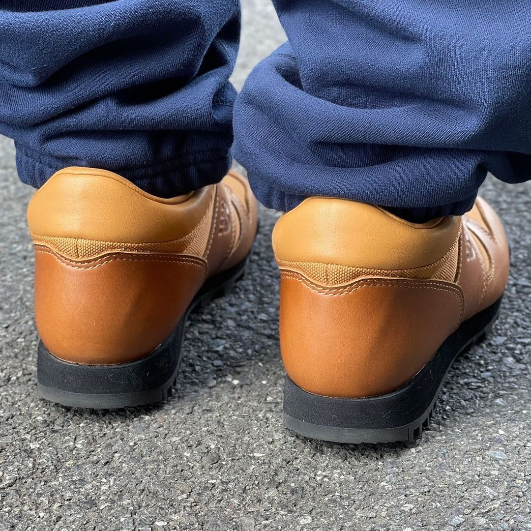 国内 4/15 発売】New Balance RAINIER LOW “Black/Camel