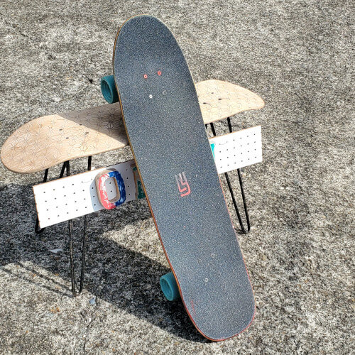 ランドヤッツ ピンテールロングボード – 咆哮する熊グラフィック