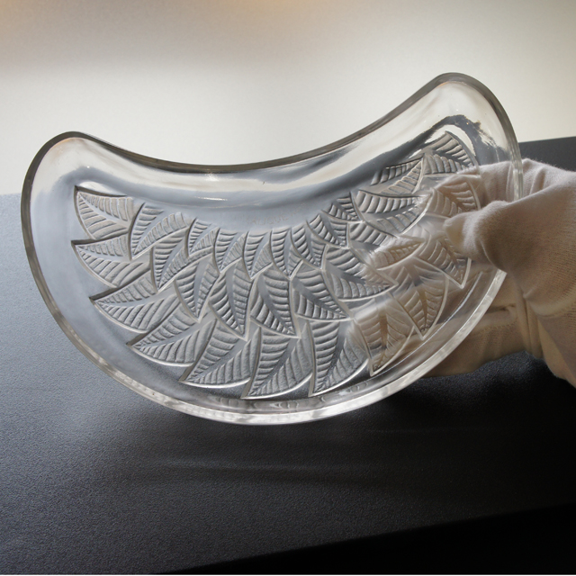 ルネ・ラリック「クレセント皿 オルモー 幅21cm」《ギャルリーオルフェ》