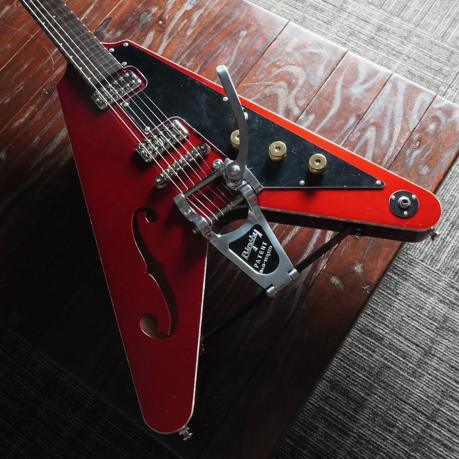 在庫情報/Blast Cult Hollow V Candy Apple Red w/Bigsby B7
