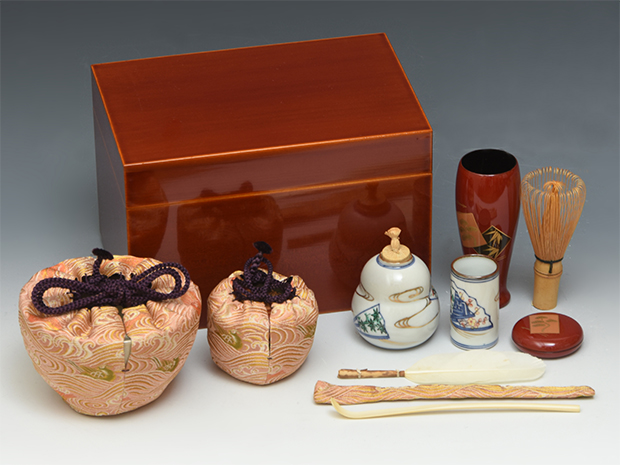 飛騨春慶塗茶箱一揃い 象牙茶杓付 | 古美術ささき