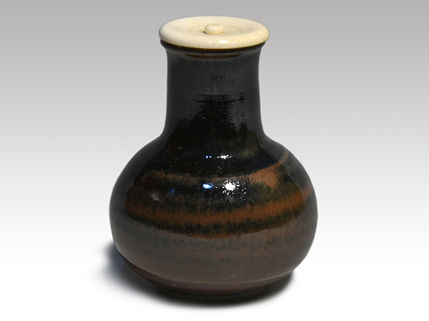 古瀬戸鶴首茶入 二代 山口錠鉄(作) 共箱 象牙蓋 仕覆（紅牙撥鏤尺文