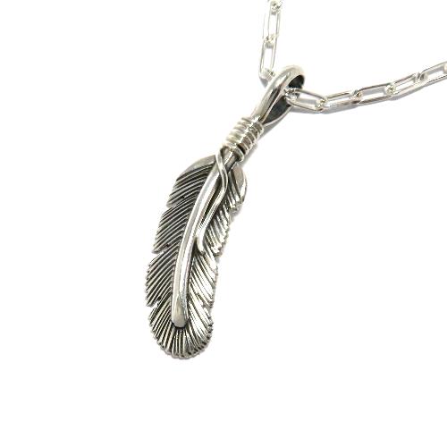 Harvey Mace（ハーヴィーメイス）フェザーペンダント