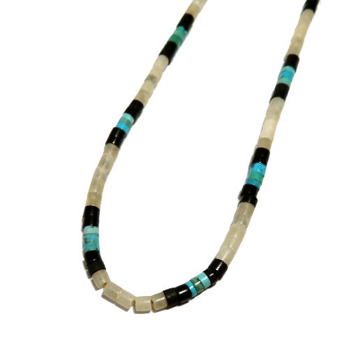 サントドミンゴ族のターコイズ・ネックレスなど