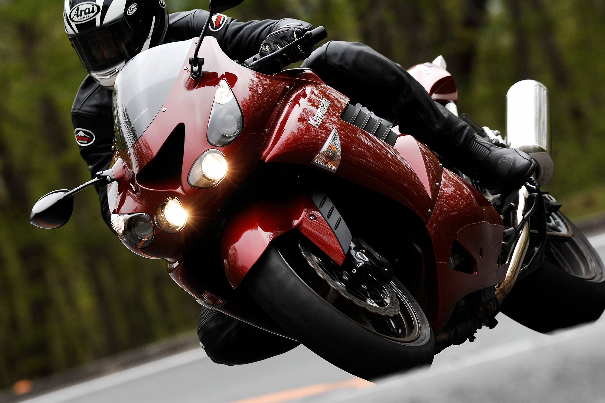 どう猛で知的な最強戦士／ZZR1400(2008) | 試乗・車両解説 | カワサキ