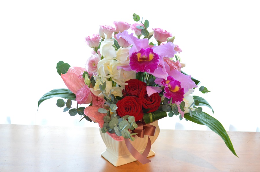 メモリアル アレンジ Harp (カトレアとバラのフラワーアレンジメント