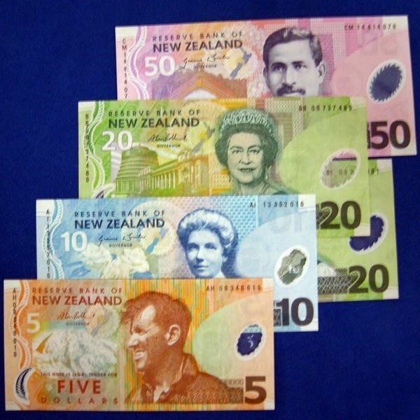 古い海外紙幣も換金OK。 New Zealand MONEYEXCHANGE,外貨両替,NZD