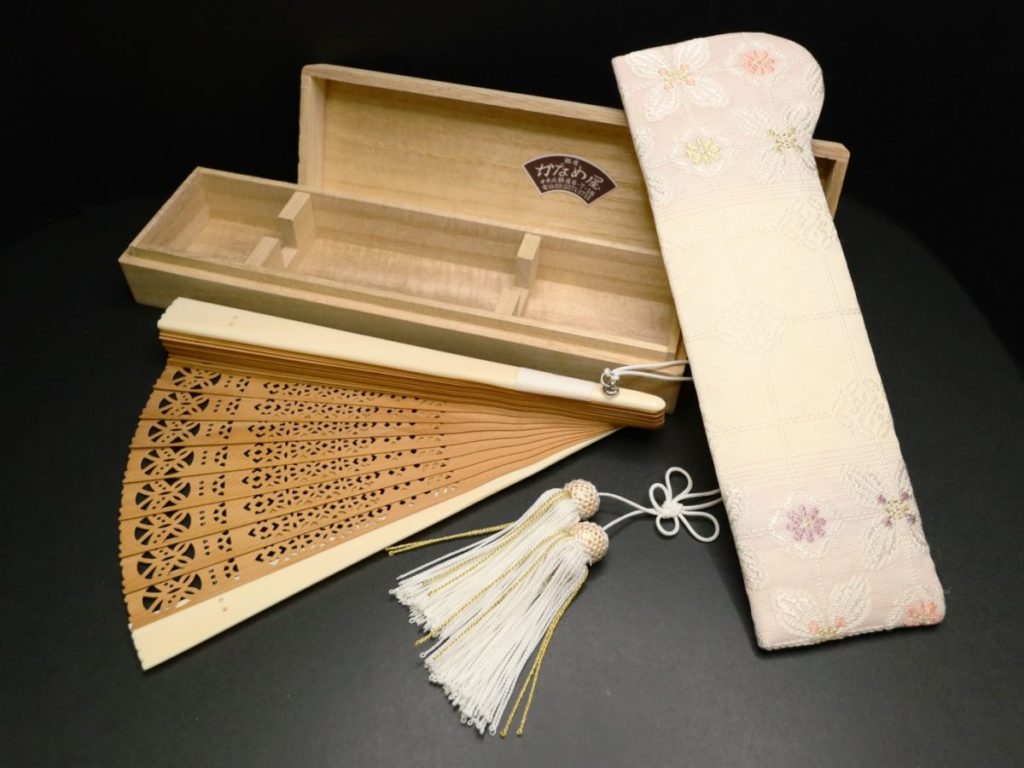 白檀象牙扇子（6寸）2023-6｜希少な白檀×象牙親骨+西陣織携帯ケース