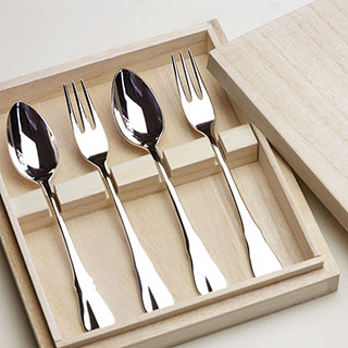 銀食器 名前が刻印できるシルバー950の純銀食器カトラリーセット