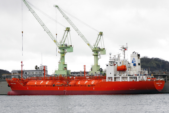 KiPiOの散歩道 船☆大きなガスタンクを積んだ船