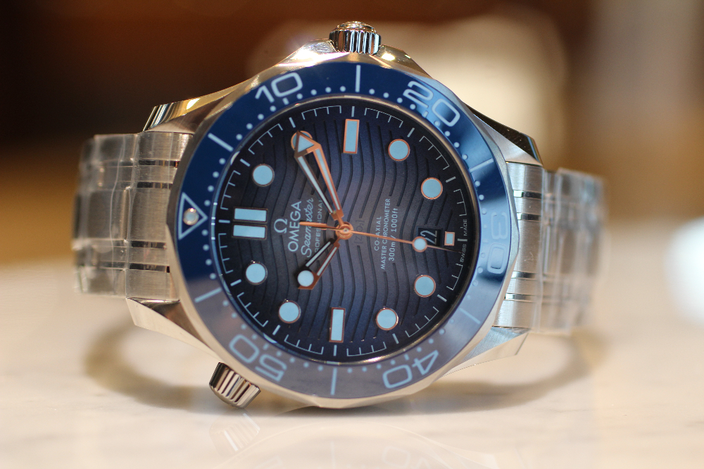 オメガ】夏におすすめ！2023年新作シーマスター300M_サマーブルー