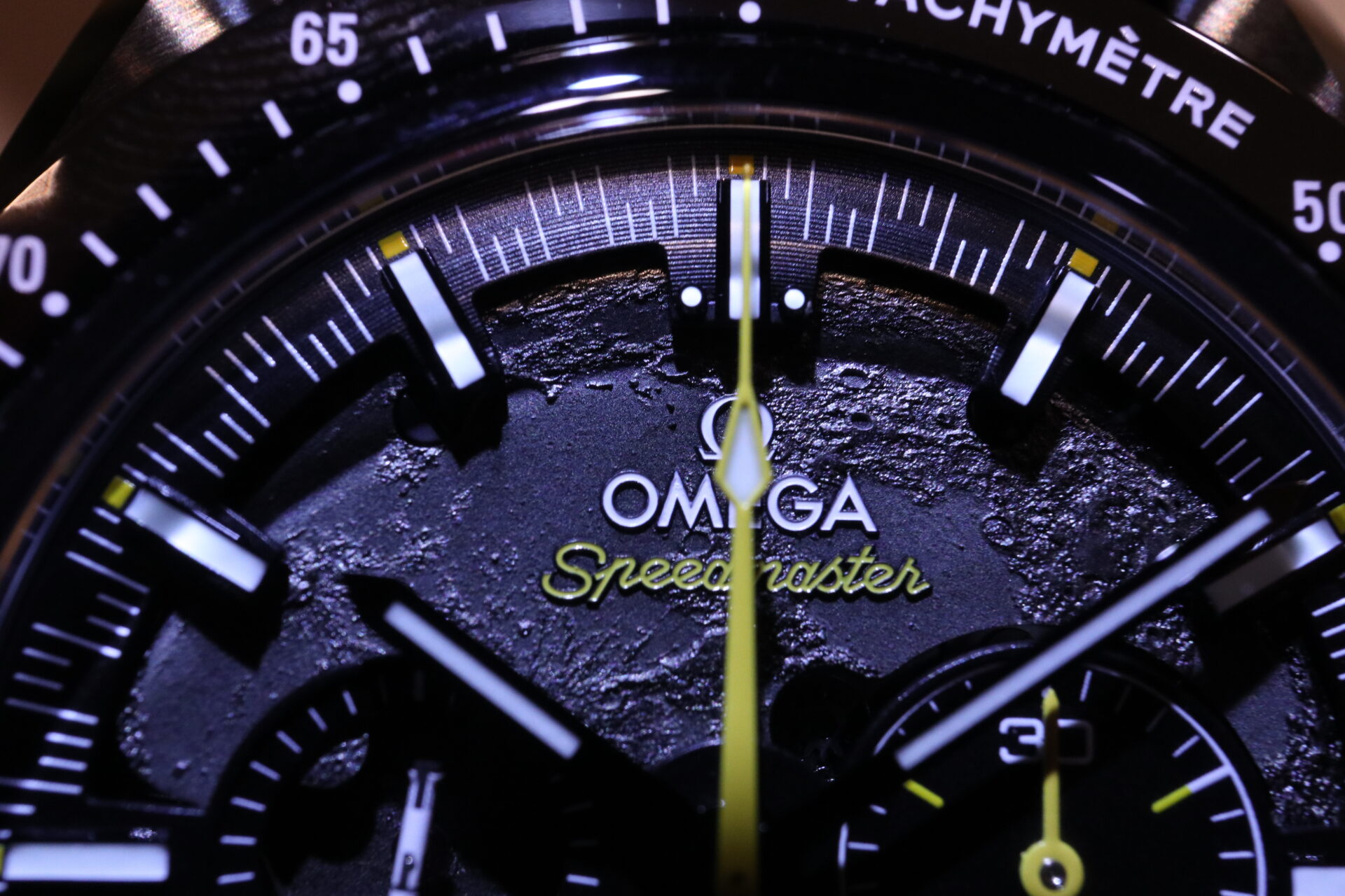 オメガ】宇宙の神秘。あの月面が腕の中に？！大人気モデルが再入荷