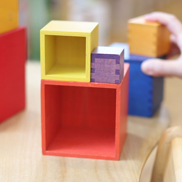 SINA ジーナ社ミニ箱つみ木：大きさの順序に気づく | krtek select toys